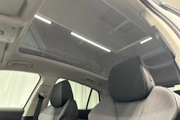 valkoinen Skoda Enyaq 2026 kuva 25.