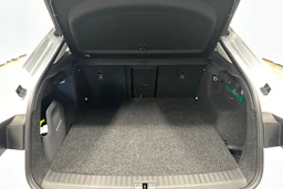 valkoinen Skoda Enyaq 2026 kuva 26.