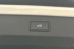 valkoinen Skoda Enyaq 2026 kuva 27.