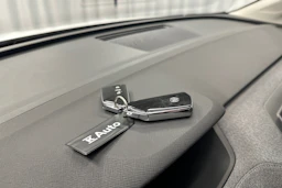 valkoinen Skoda Enyaq 2026 kuva 30.