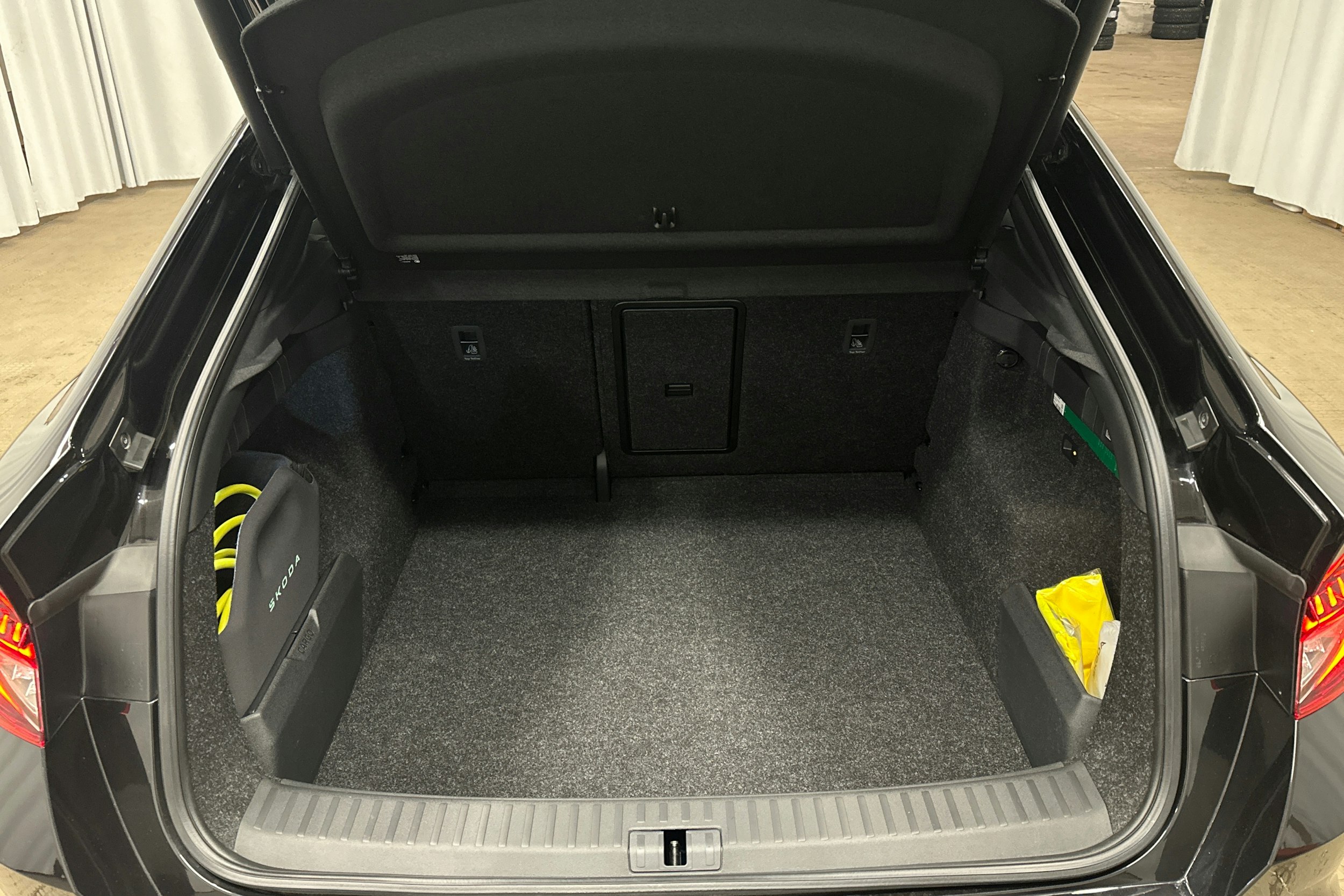 musta Skoda Enyaq 2026 kuva 14.