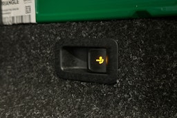 musta Skoda Enyaq 2026 kuva 16.