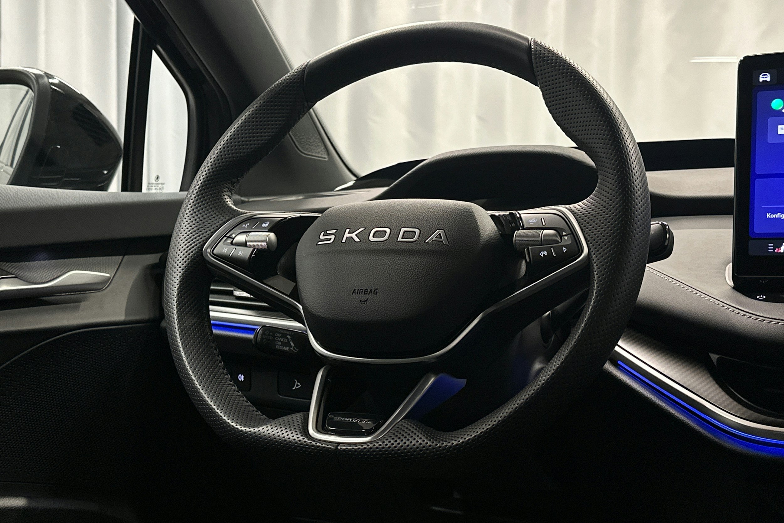 musta Skoda Enyaq 2026 kuva 21.