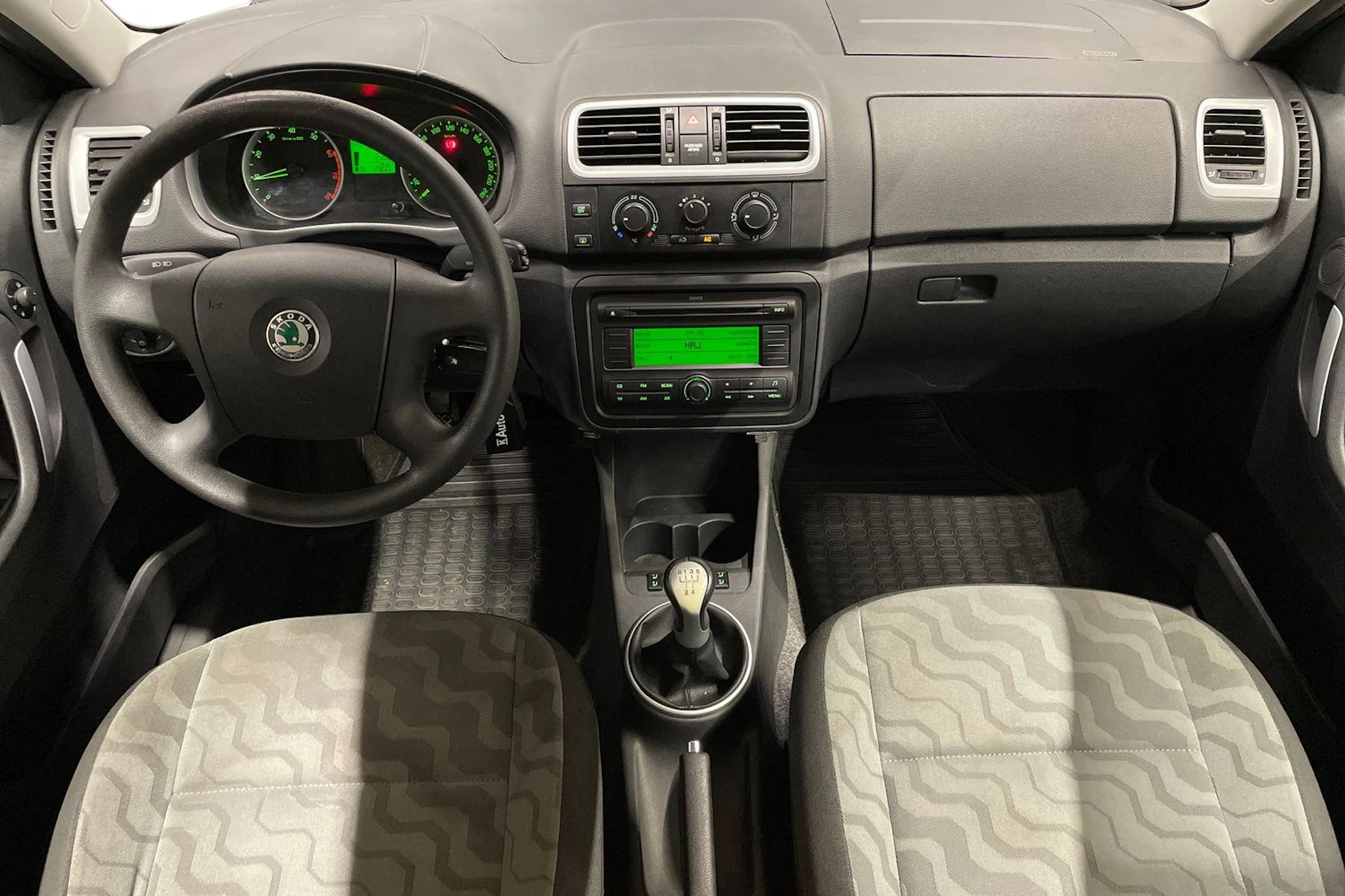 harmaa Skoda Fabia 2008 kuva 9.