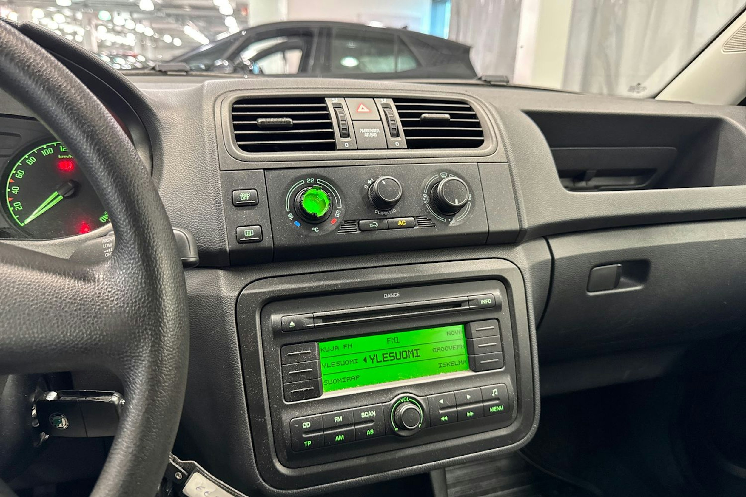 Ruskea (beige) Skoda FABIA 2009 kuva 17.