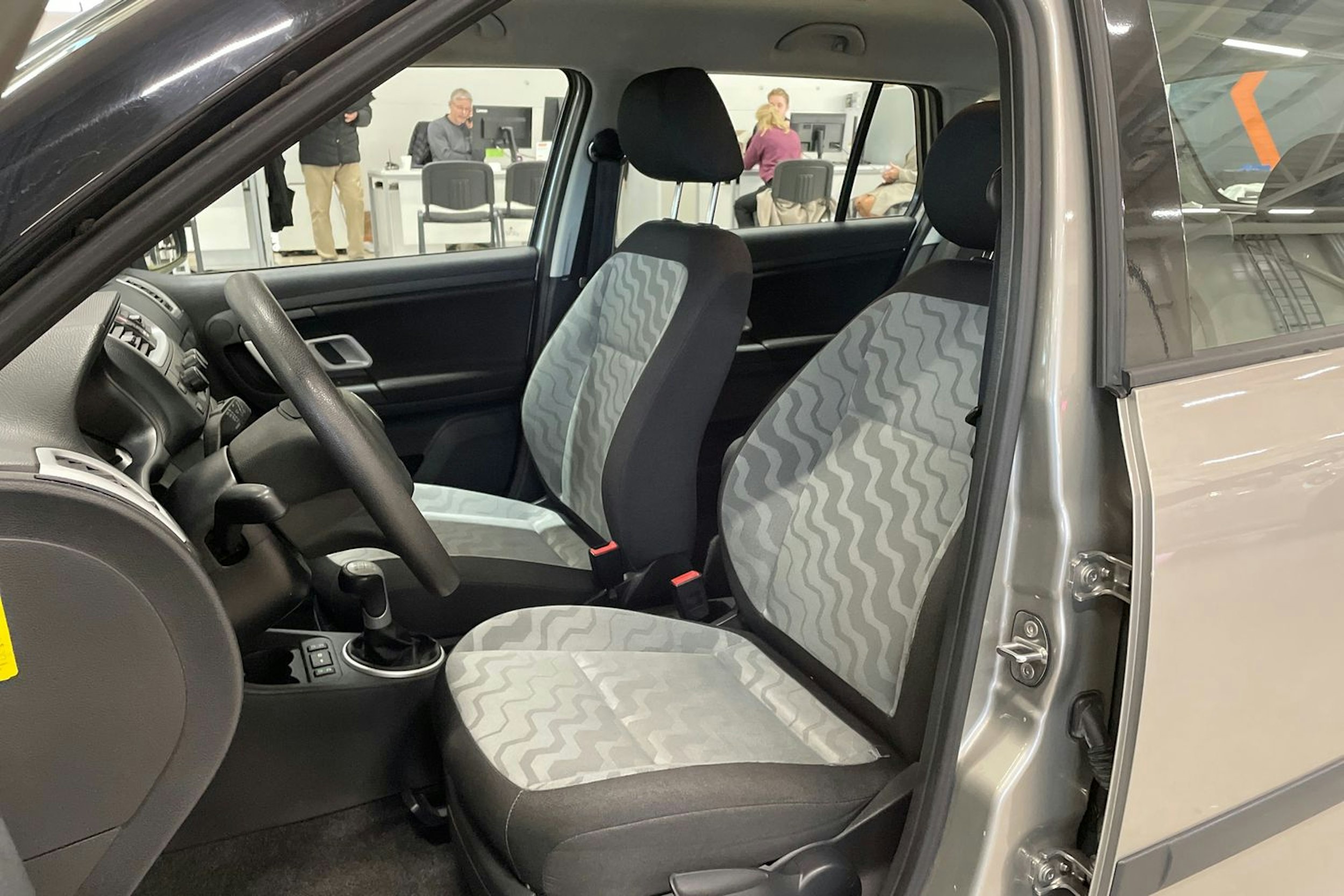 ruskea (beige) Skoda Fabia 2010 kuva 14.