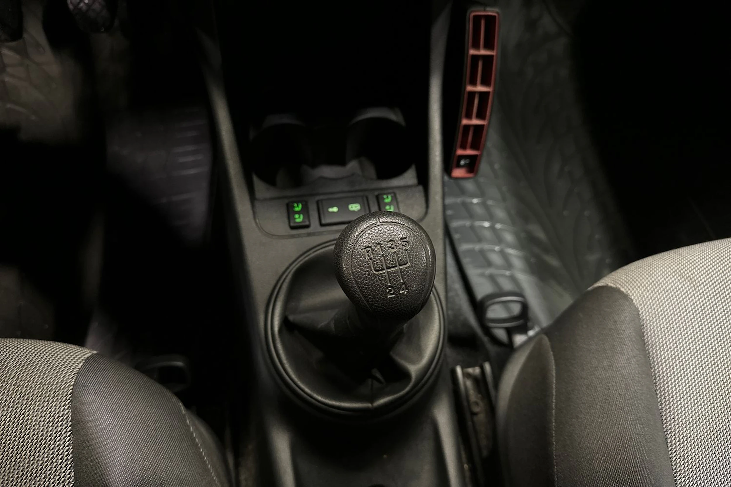 ruskea (beige) Skoda Fabia 2011 kuva 14.