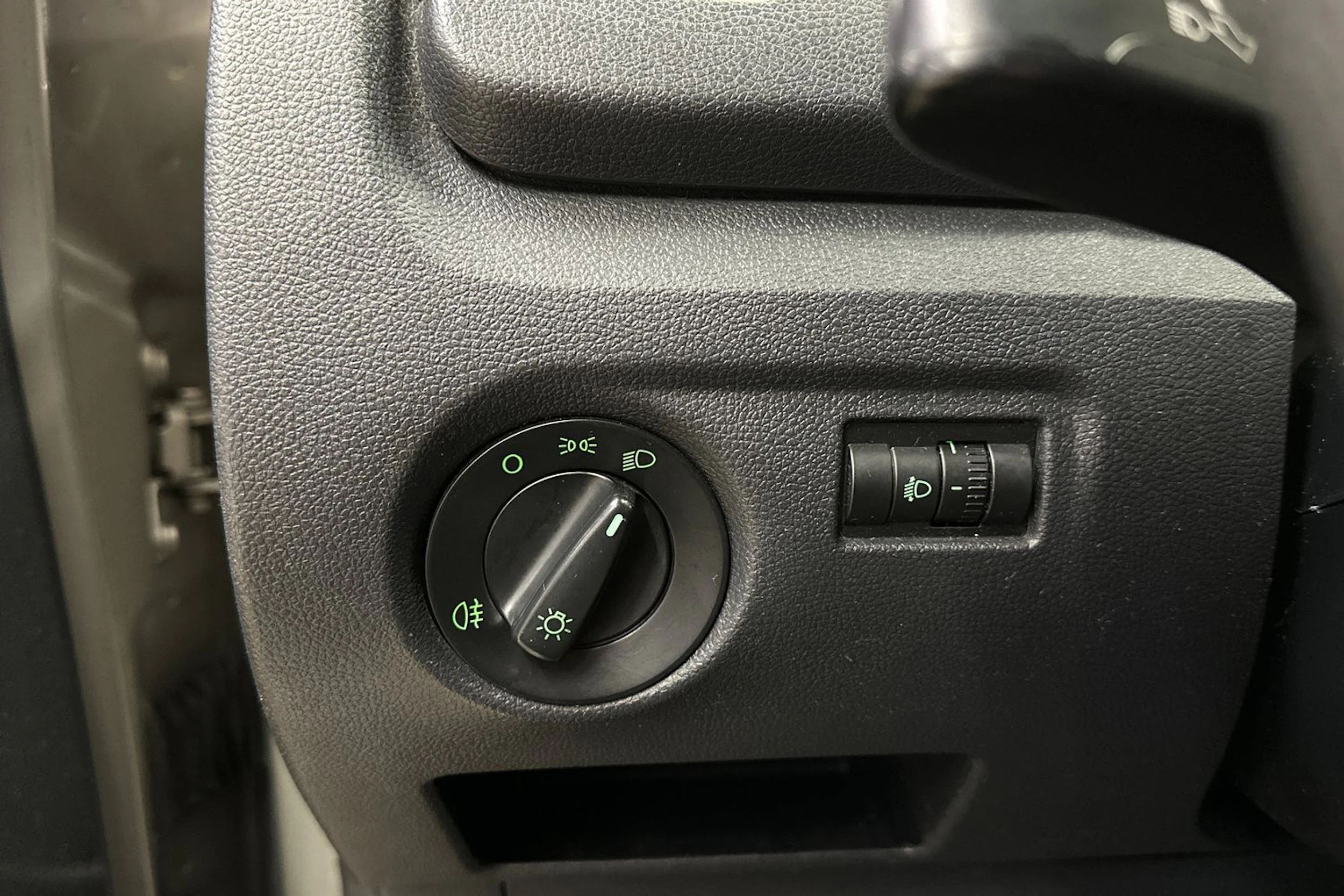 ruskea (beige) Skoda Fabia 2011 kuva 18.