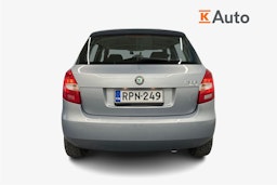 sininen Skoda Fabia 2011 kuva 3.