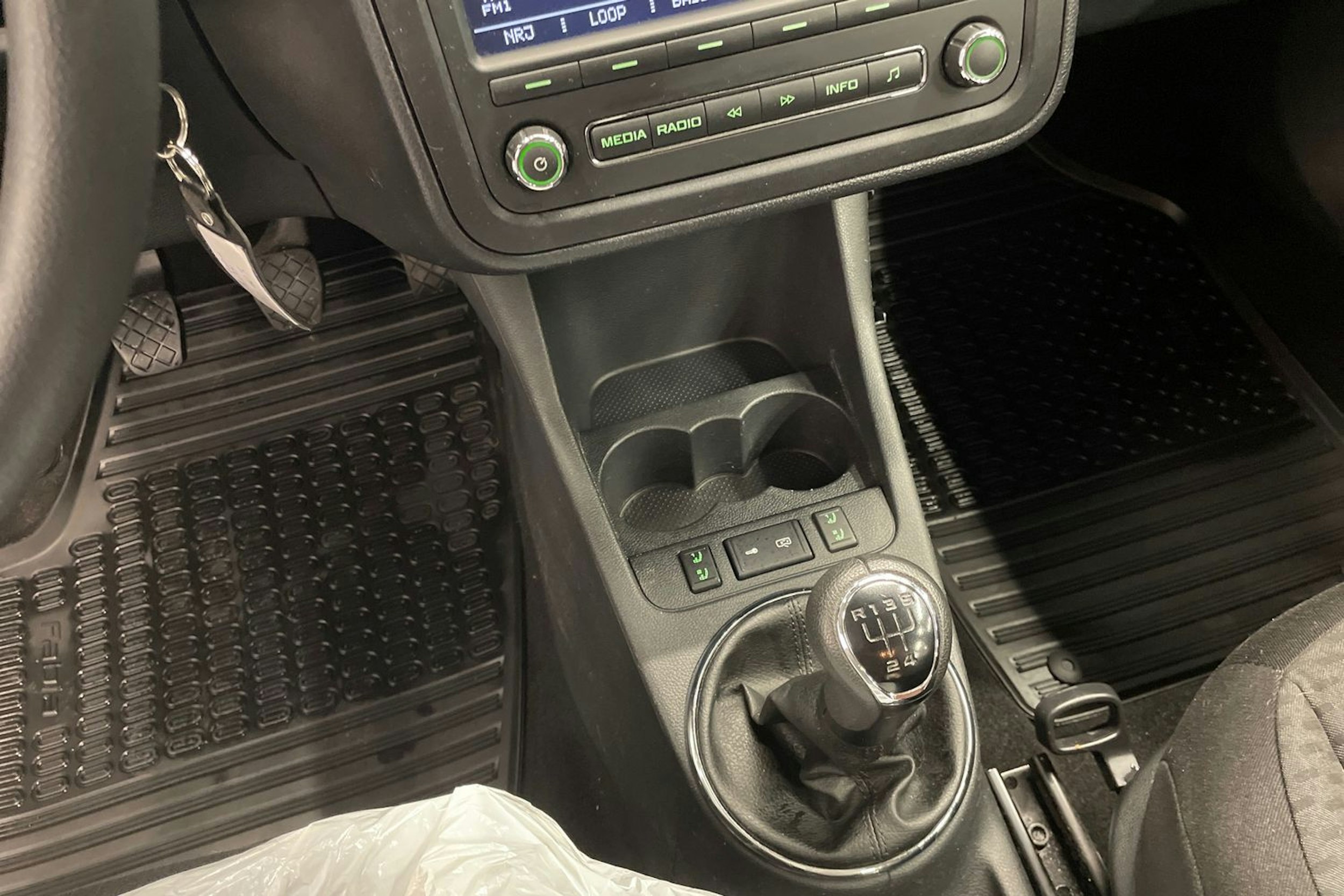 Sininen Skoda FABIA 2011 kuva 15.