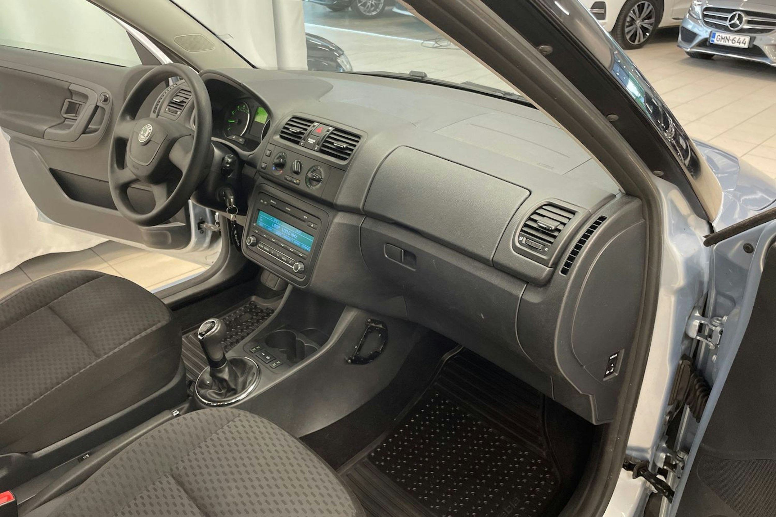 Sininen Skoda FABIA 2011 kuva 17.