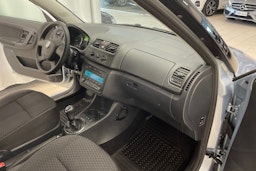 Sininen Skoda FABIA 2011 kuva 17.