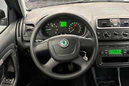 harmaa Skoda Fabia 2011 kuva 18.