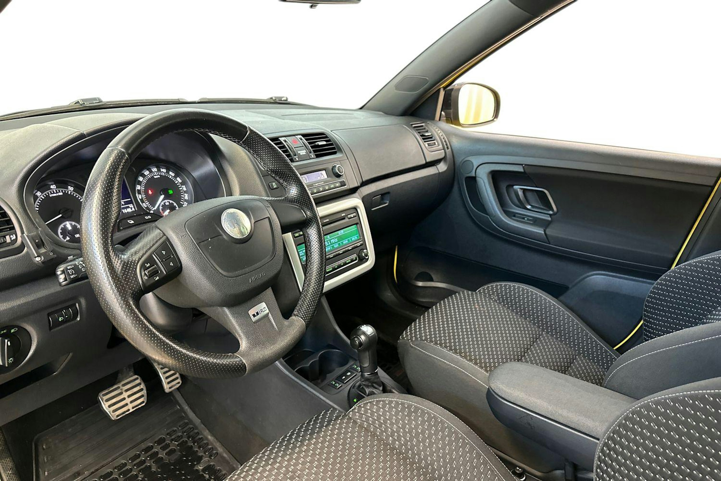 Keltainen Skoda FABIA 2012 kuva 6.
