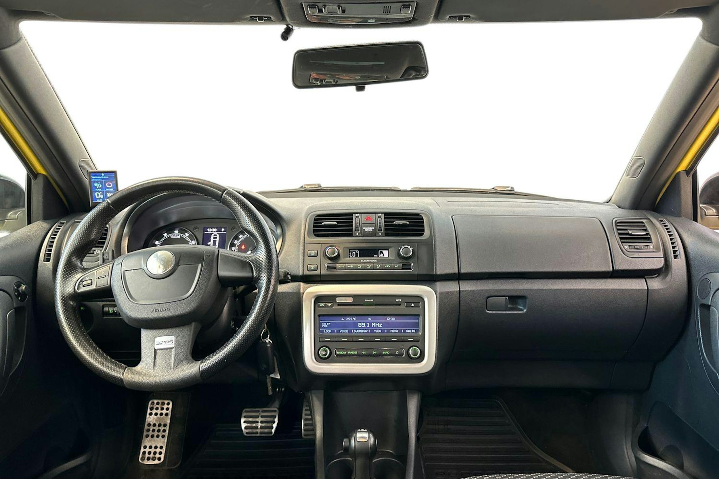 Keltainen Skoda FABIA 2012 kuva 7.
