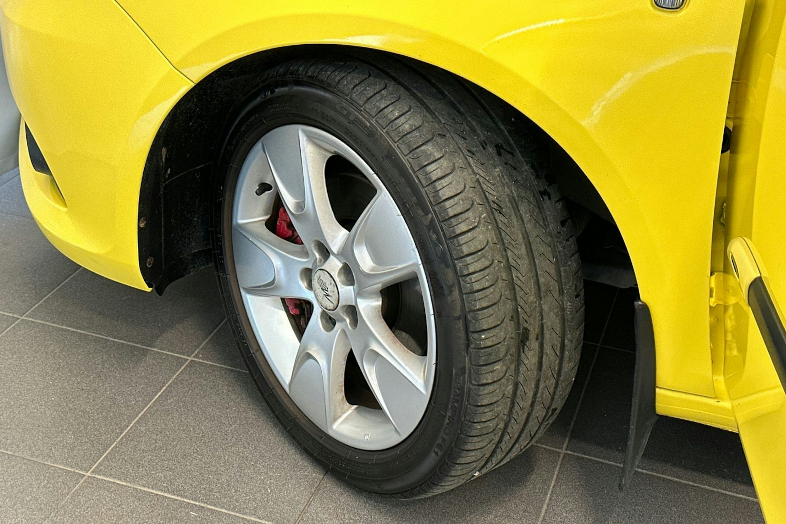 Keltainen Skoda FABIA 2012 kuva 10.