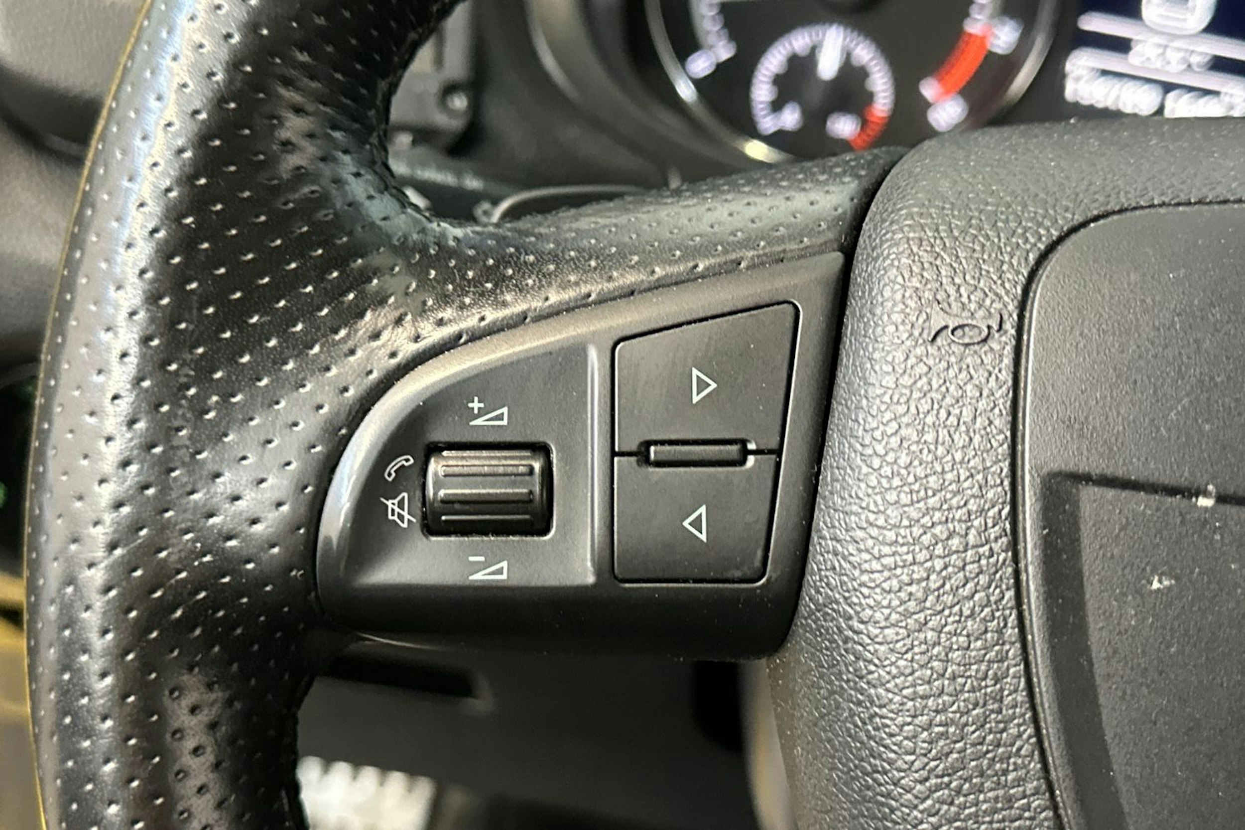 Keltainen Skoda FABIA 2012 kuva 15.
