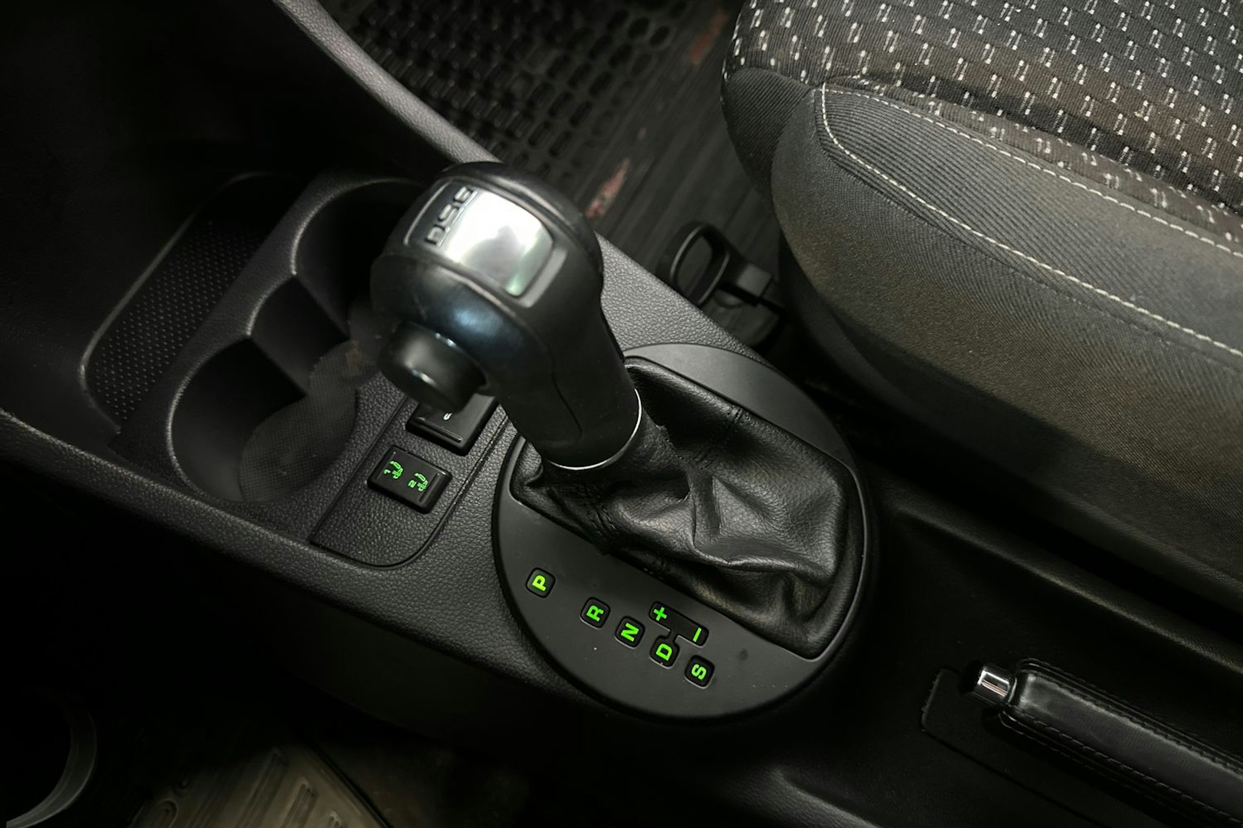 Keltainen Skoda FABIA 2012 kuva 18.