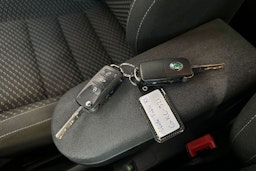Keltainen Skoda FABIA 2012 kuva 22.