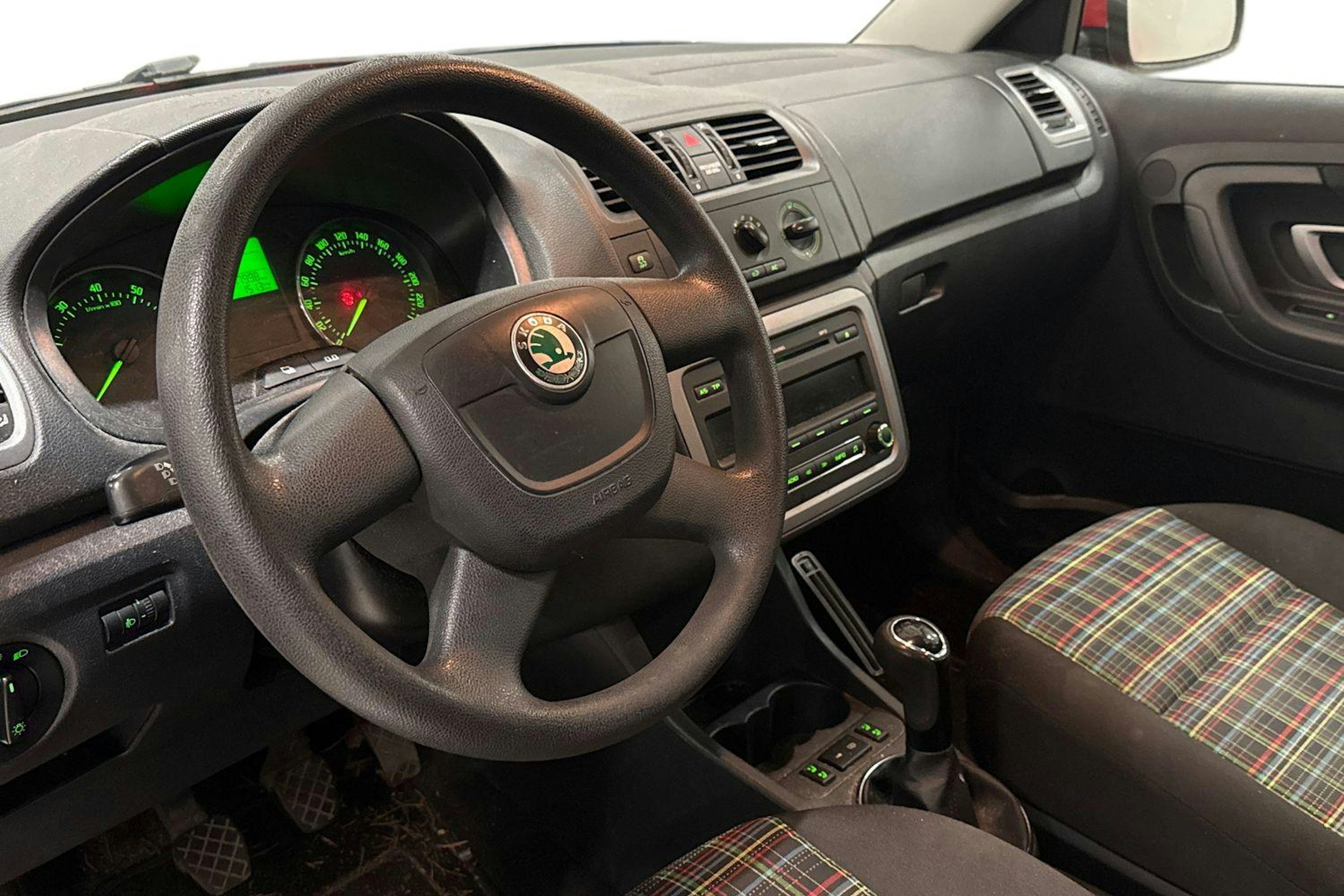 punainen Skoda Fabia 2012 kuva 3.