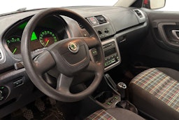 punainen Skoda Fabia 2012 kuva 3.