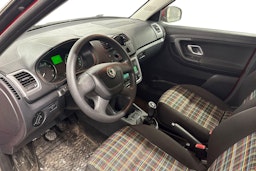 punainen Skoda Fabia 2013 kuva 3.