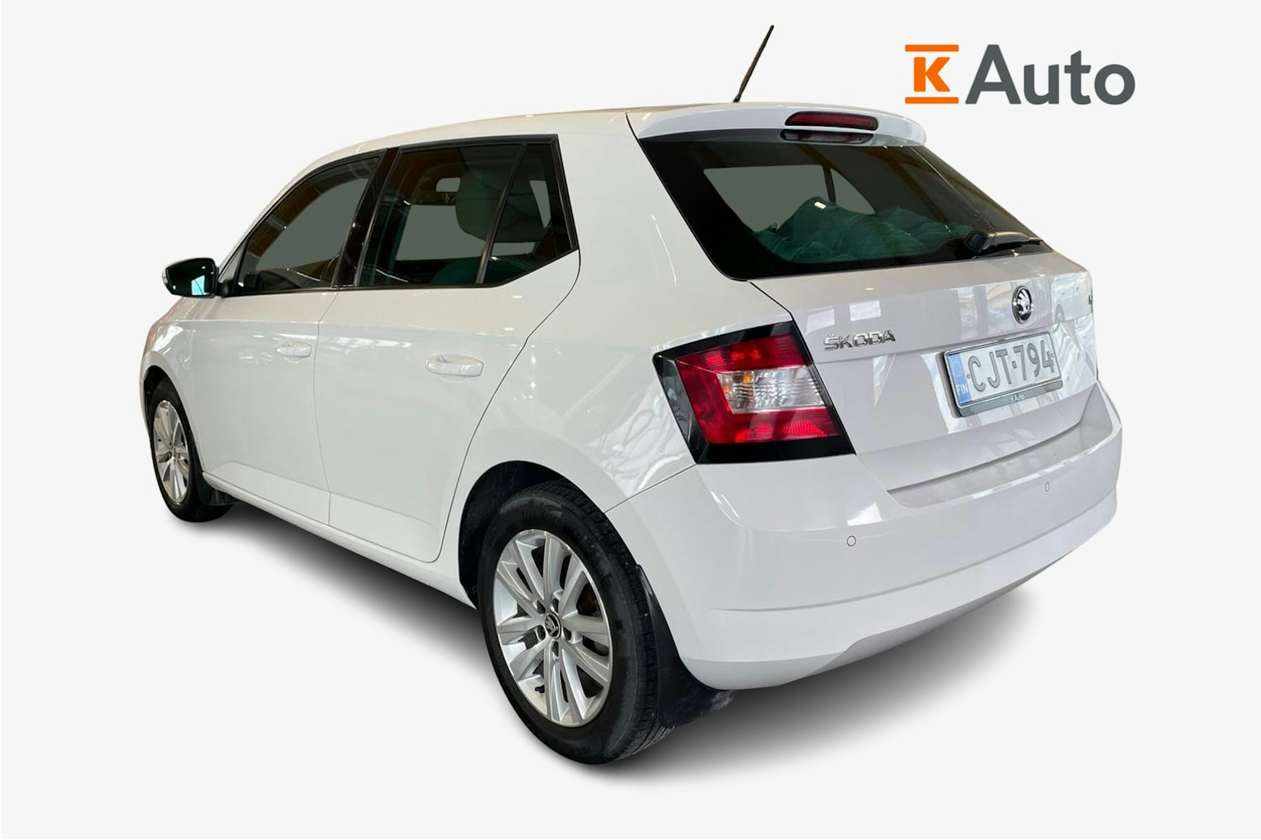 valkoinen Skoda Fabia 2015 kuva 2.