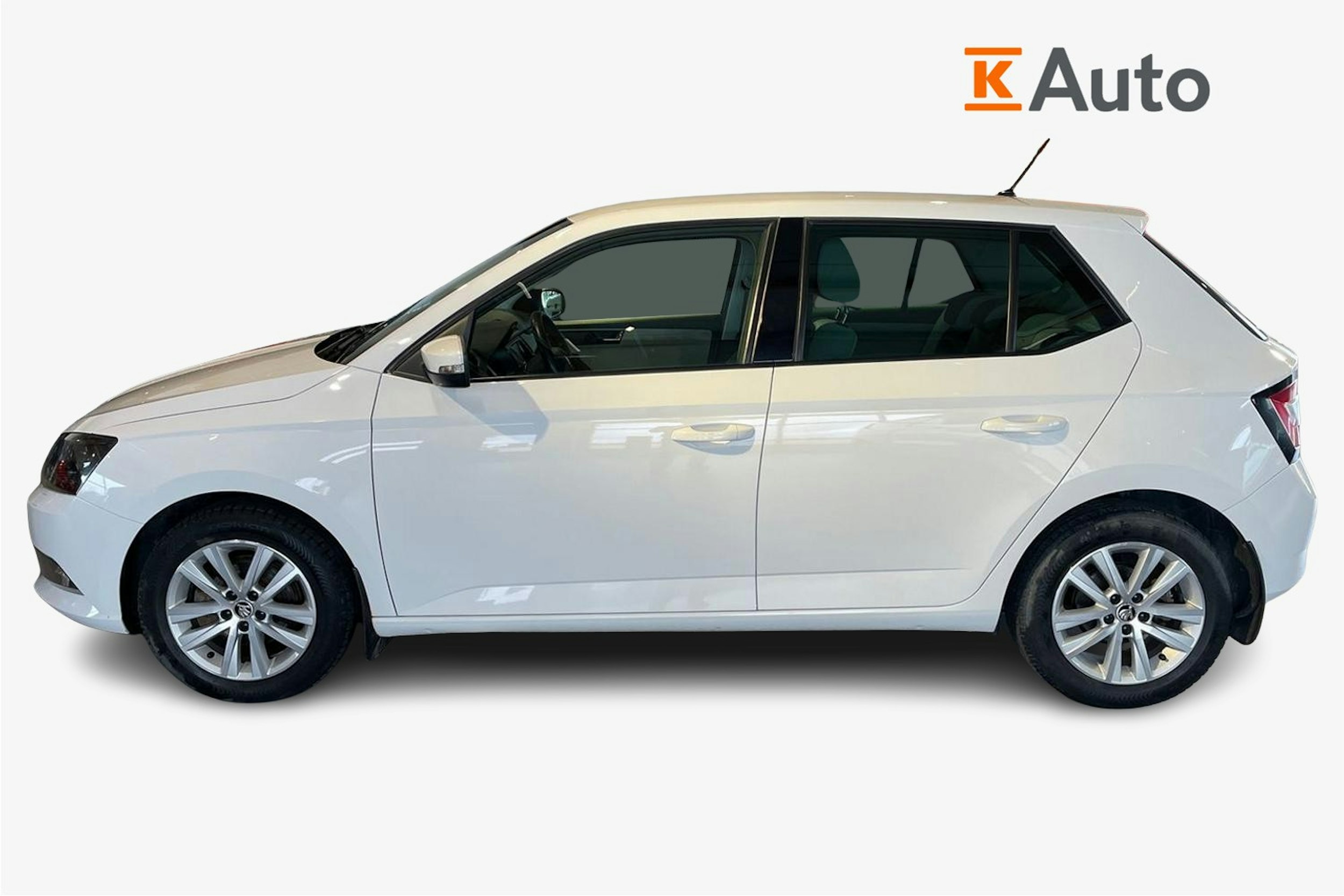 valkoinen Skoda Fabia 2015 kuva 5.