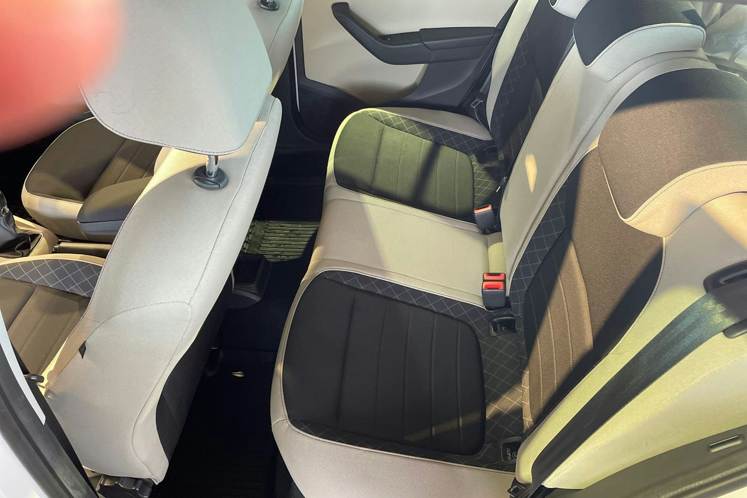 valkoinen Skoda Fabia 2015 kuva 8.