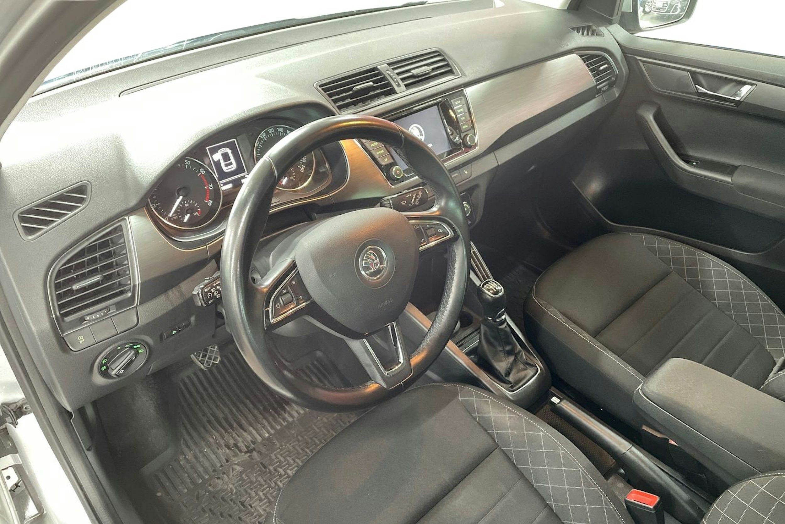 Hopea Skoda FABIA 2015 kuva 7.