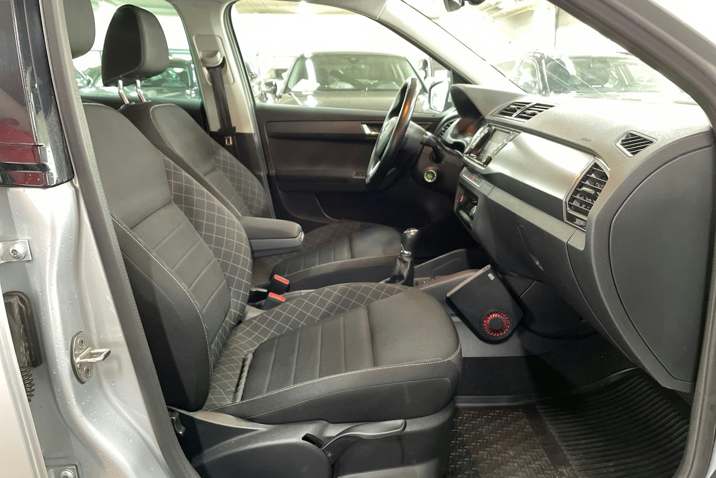 Hopea Skoda FABIA 2015 kuva 14.