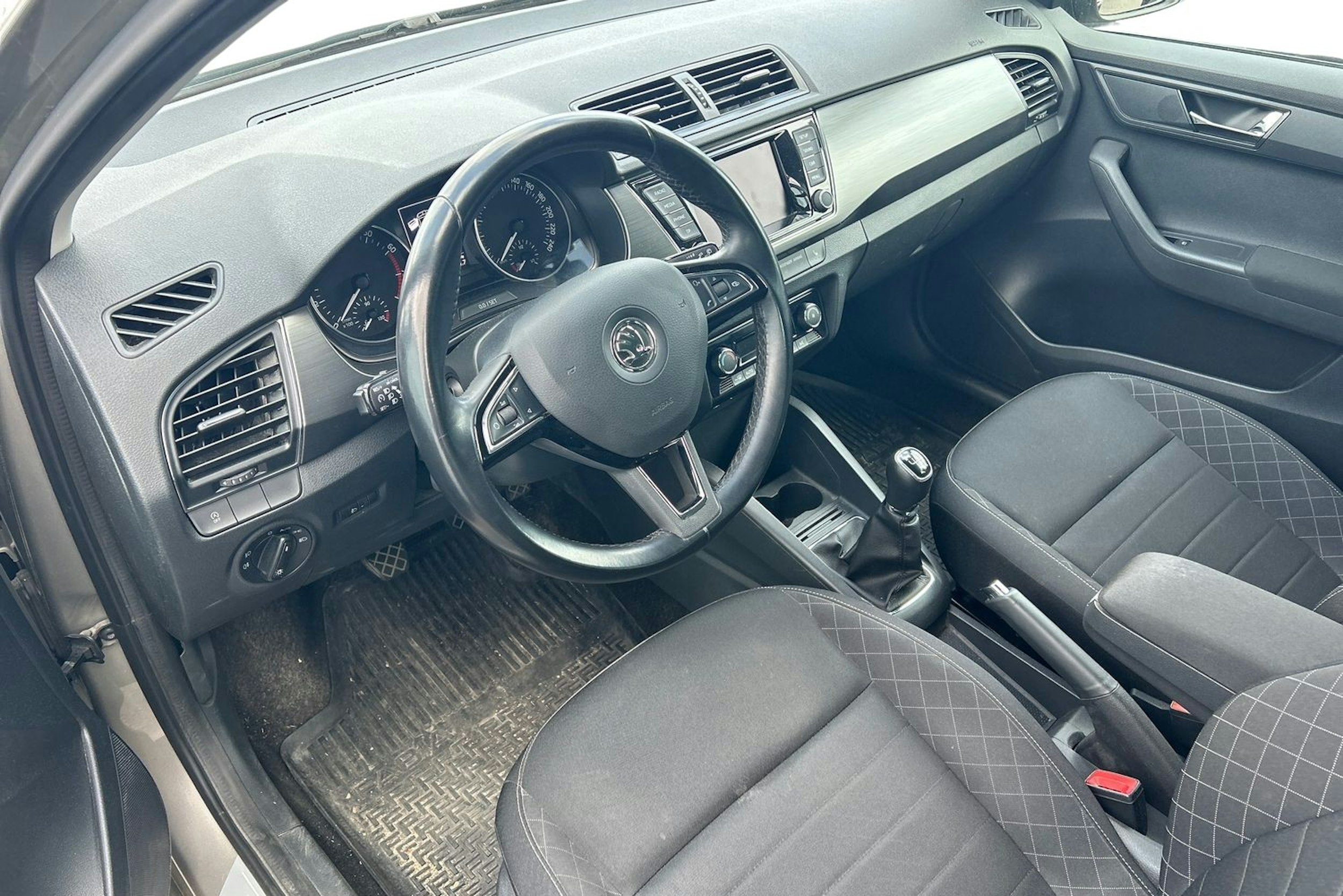 Ruskea (beige) Skoda FABIA 2015 kuva 3.