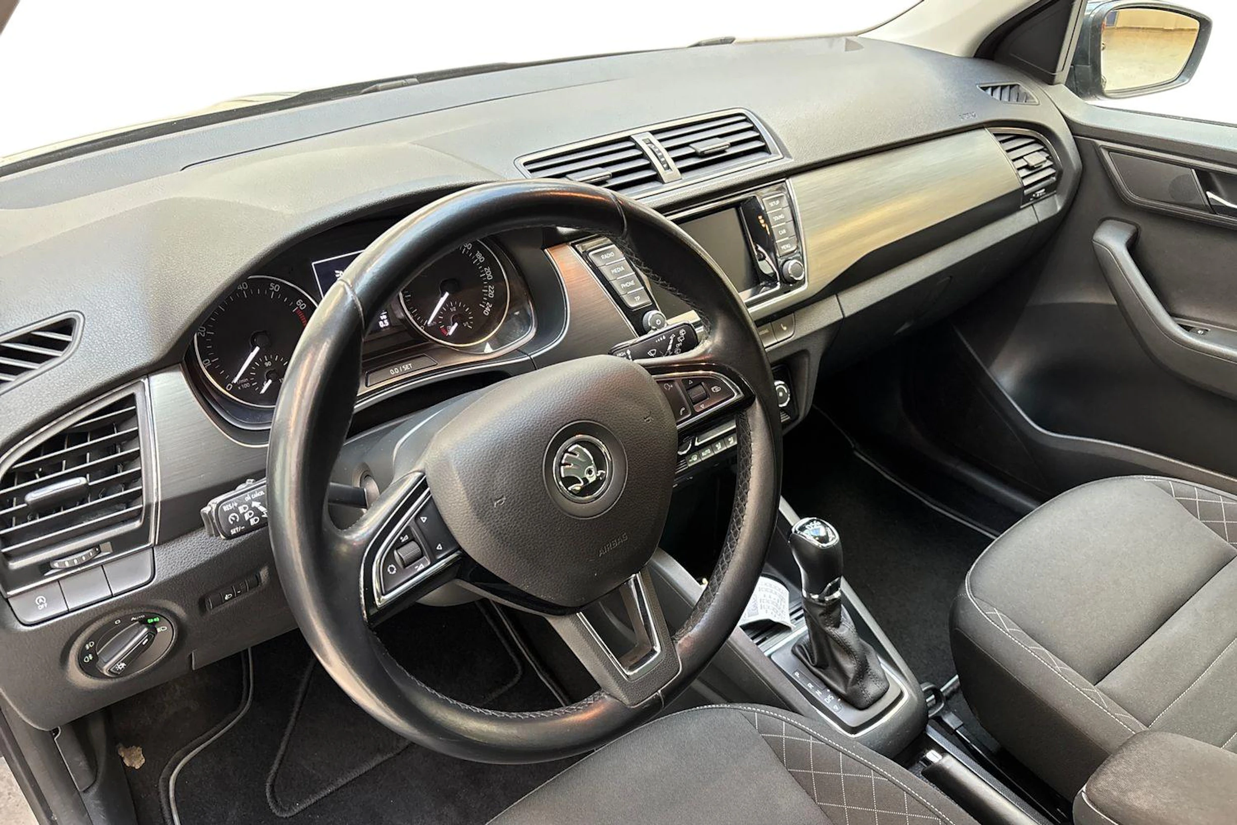 harmaa Skoda Fabia 2015 kuva 8.