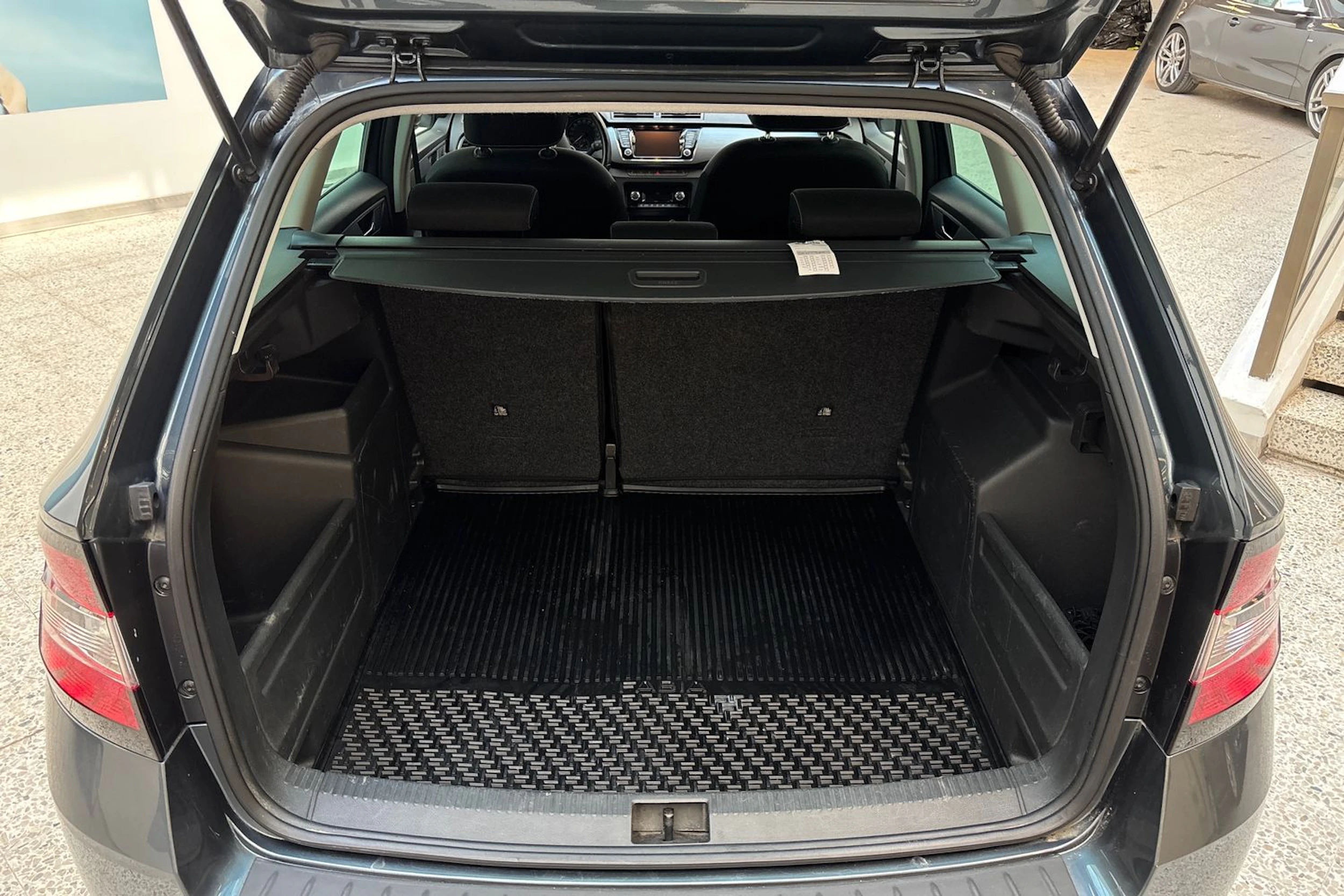 harmaa Skoda Fabia 2015 kuva 16.