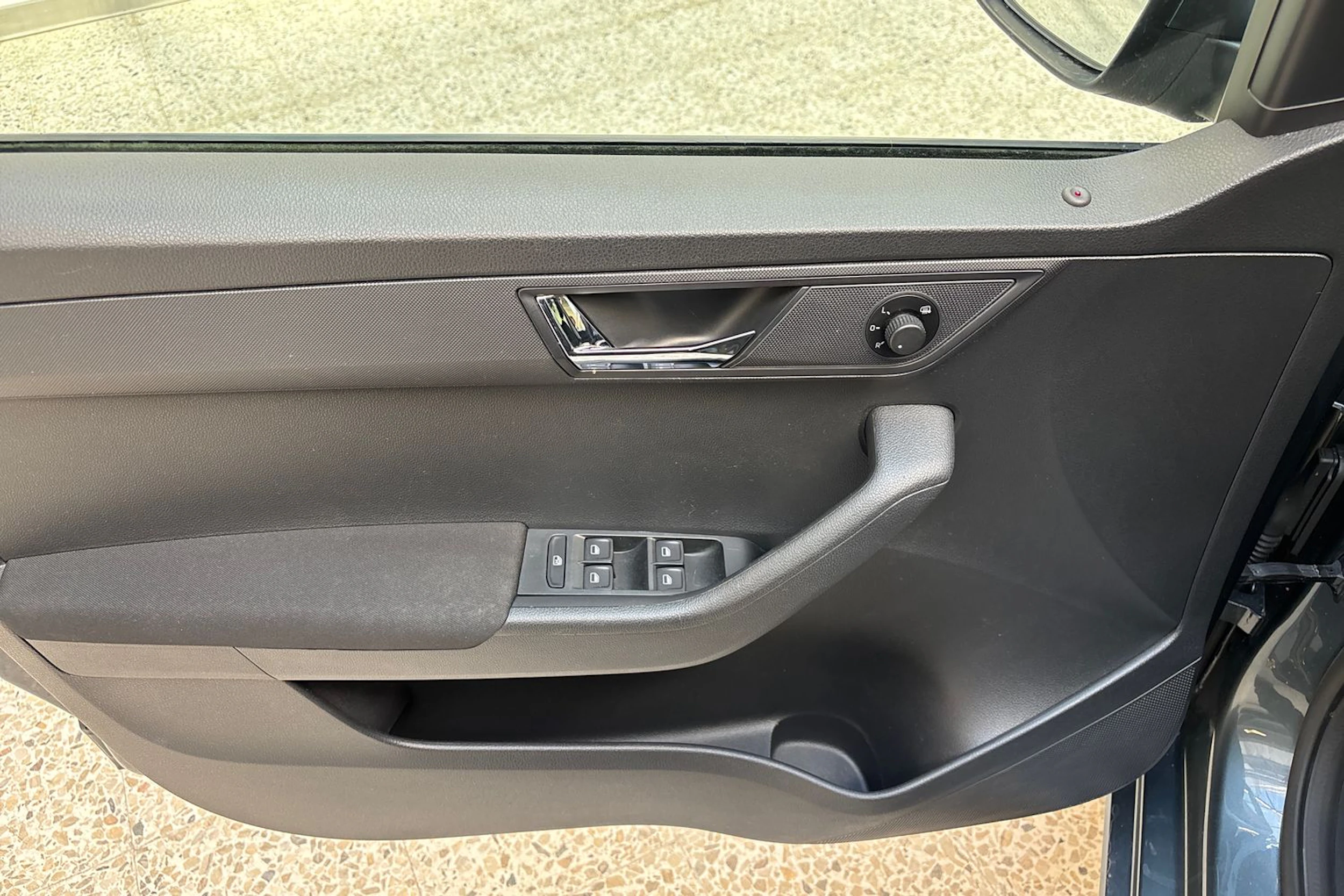 harmaa Skoda Fabia 2015 kuva 18.