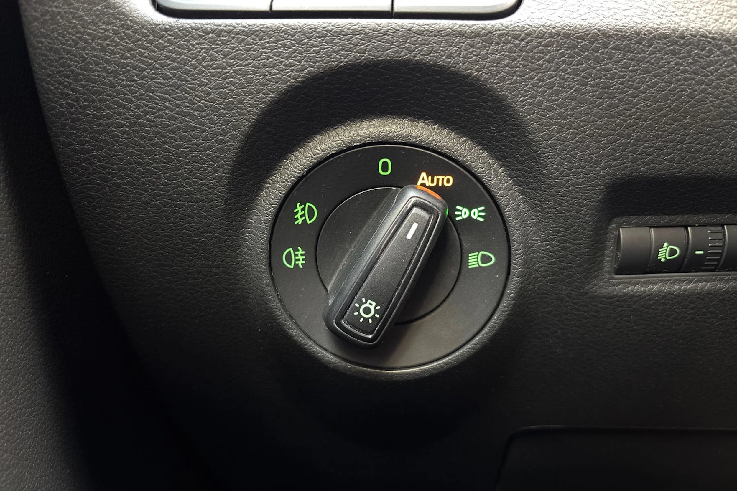 harmaa Skoda Fabia 2015 kuva 19.