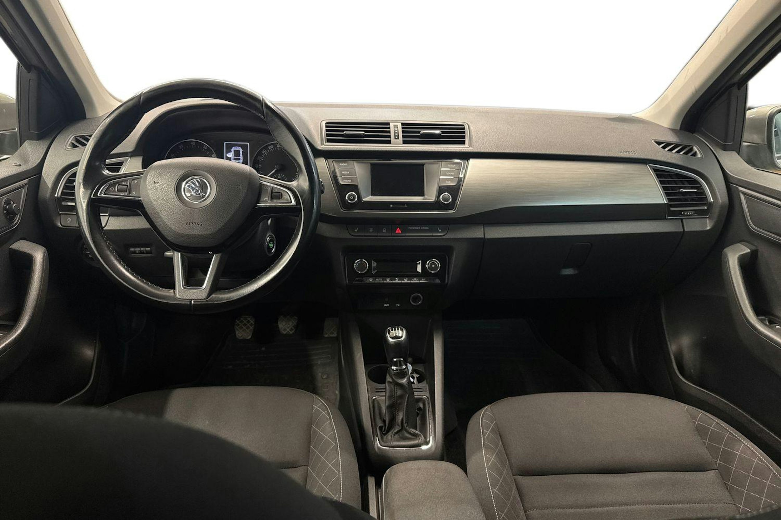 ruskea (beige) Skoda Fabia 2015 kuva 9.