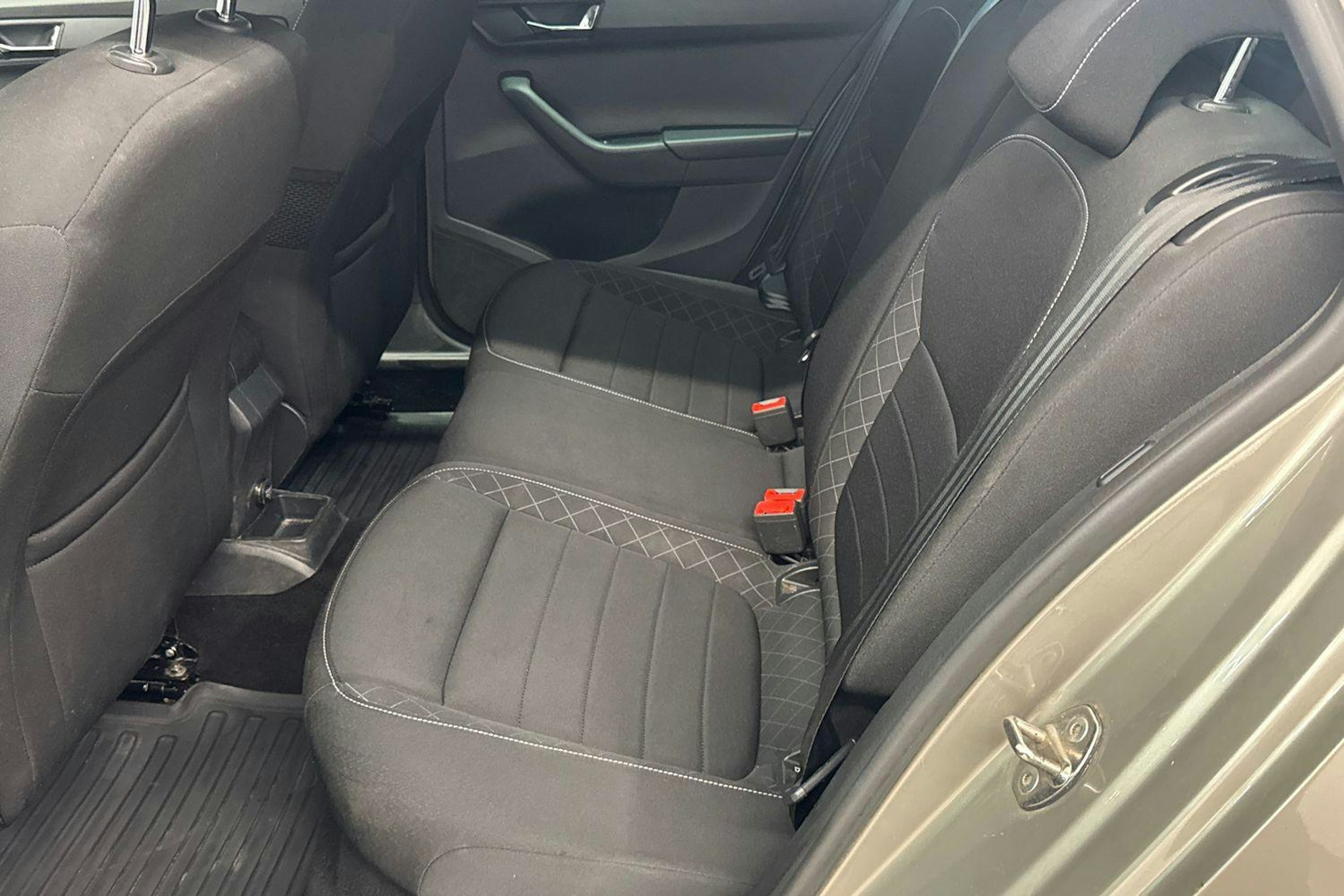 ruskea (beige) Skoda Fabia 2015 kuva 10.