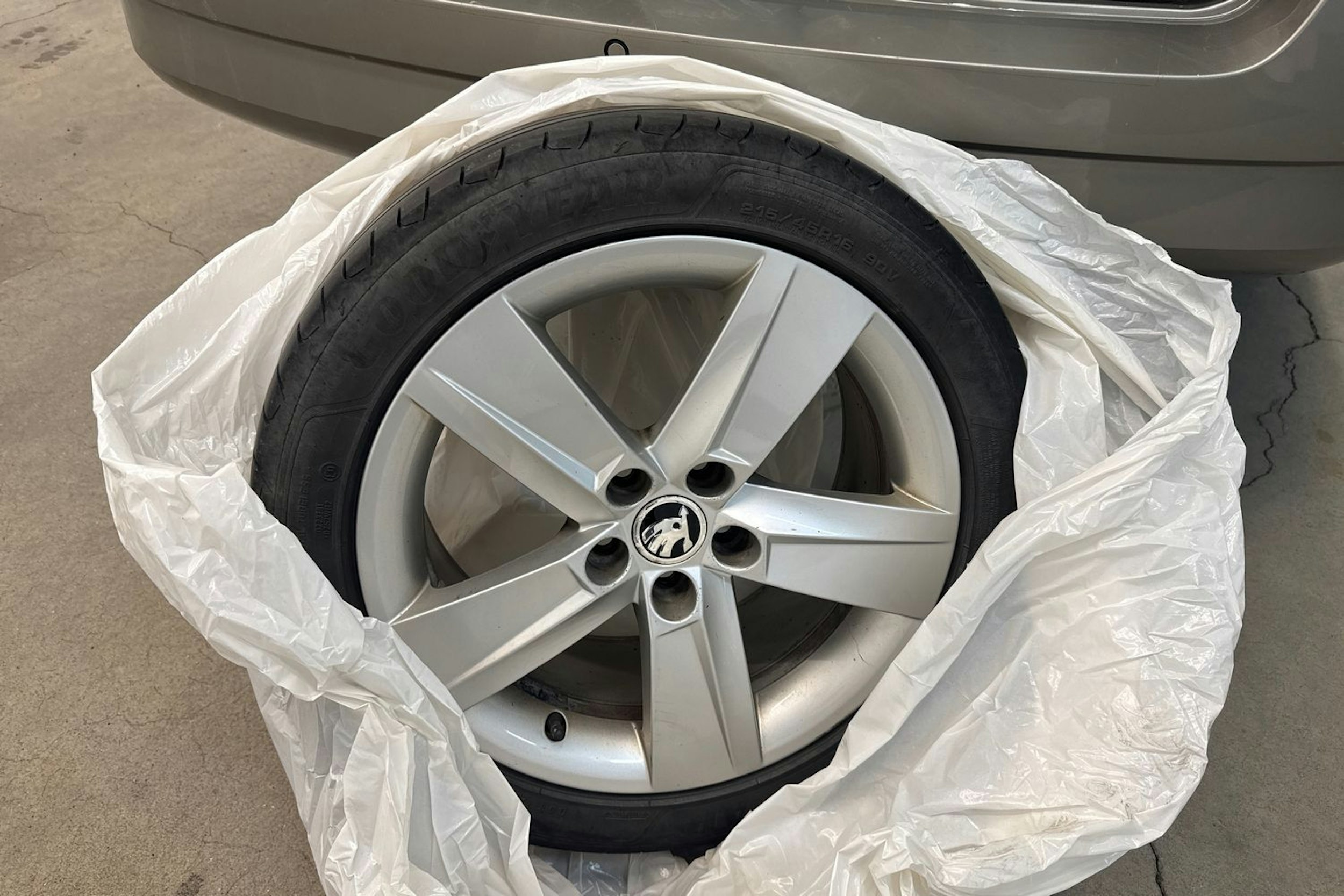 ruskea (beige) Skoda Fabia 2015 kuva 13.