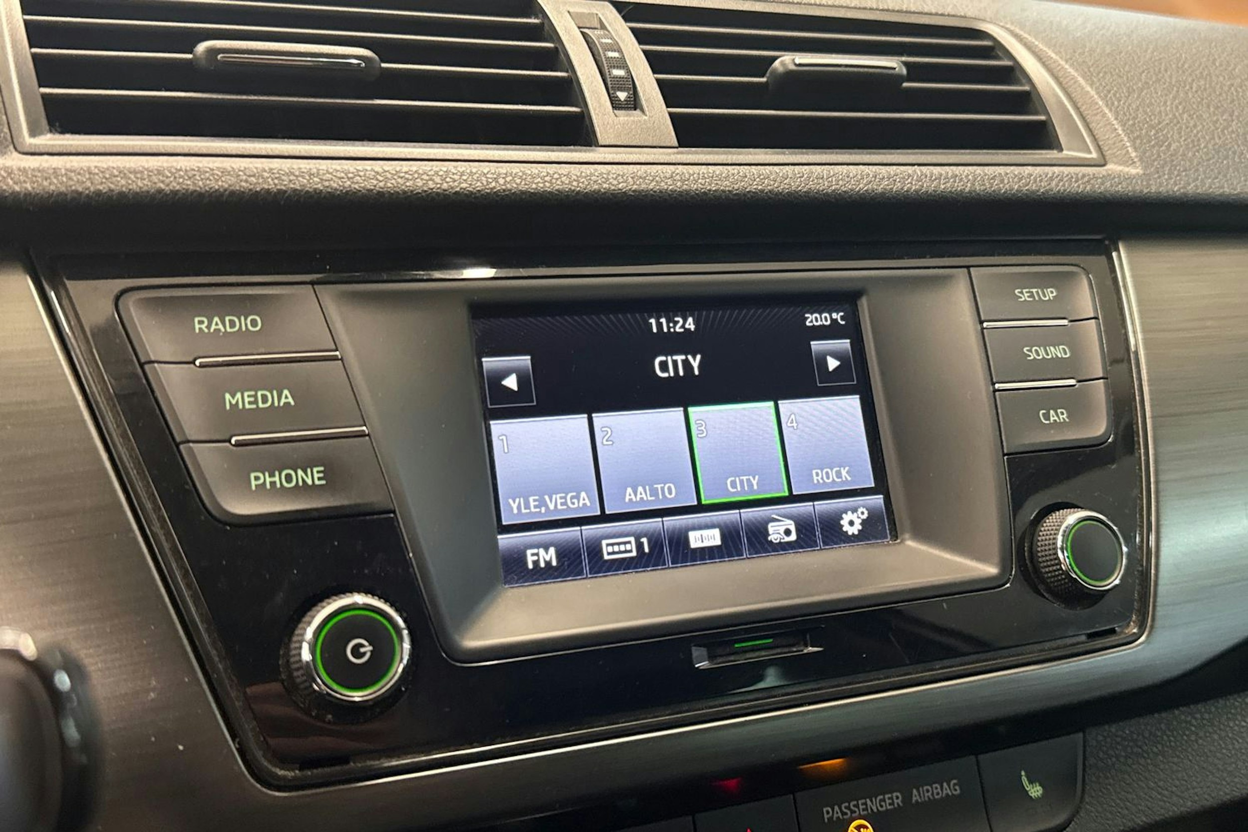 ruskea (beige) Skoda Fabia 2015 kuva 18.