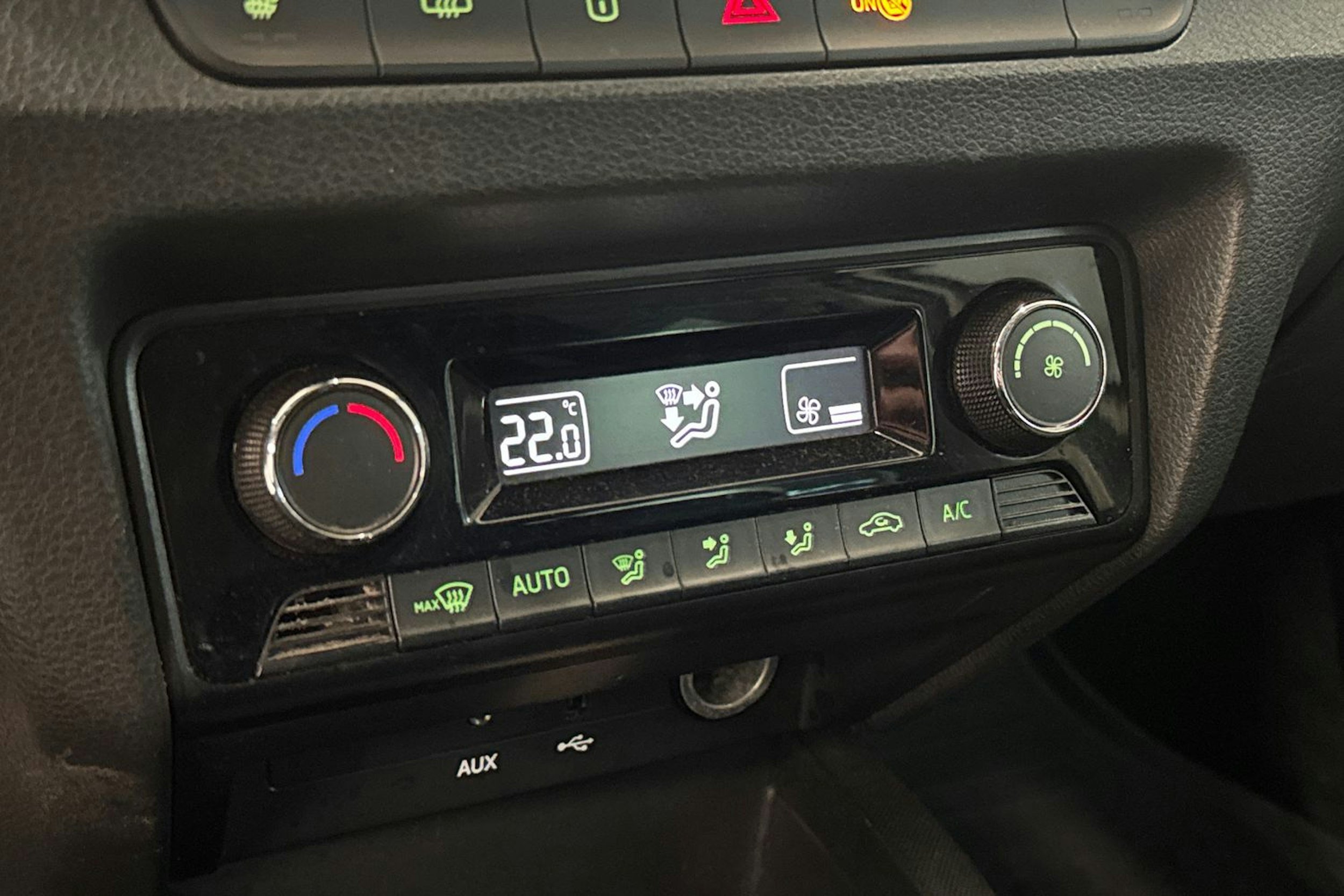 ruskea (beige) Skoda Fabia 2015 kuva 19.