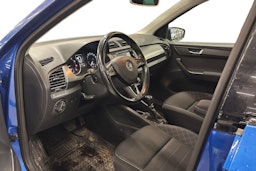 sininen Skoda Fabia 2015 kuva 3.