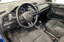 sininen Skoda Fabia 2015 kuva 7.