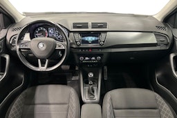 sininen Skoda Fabia 2015 kuva 9.