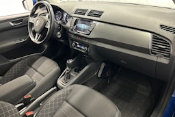 sininen Skoda Fabia 2015 kuva 14.