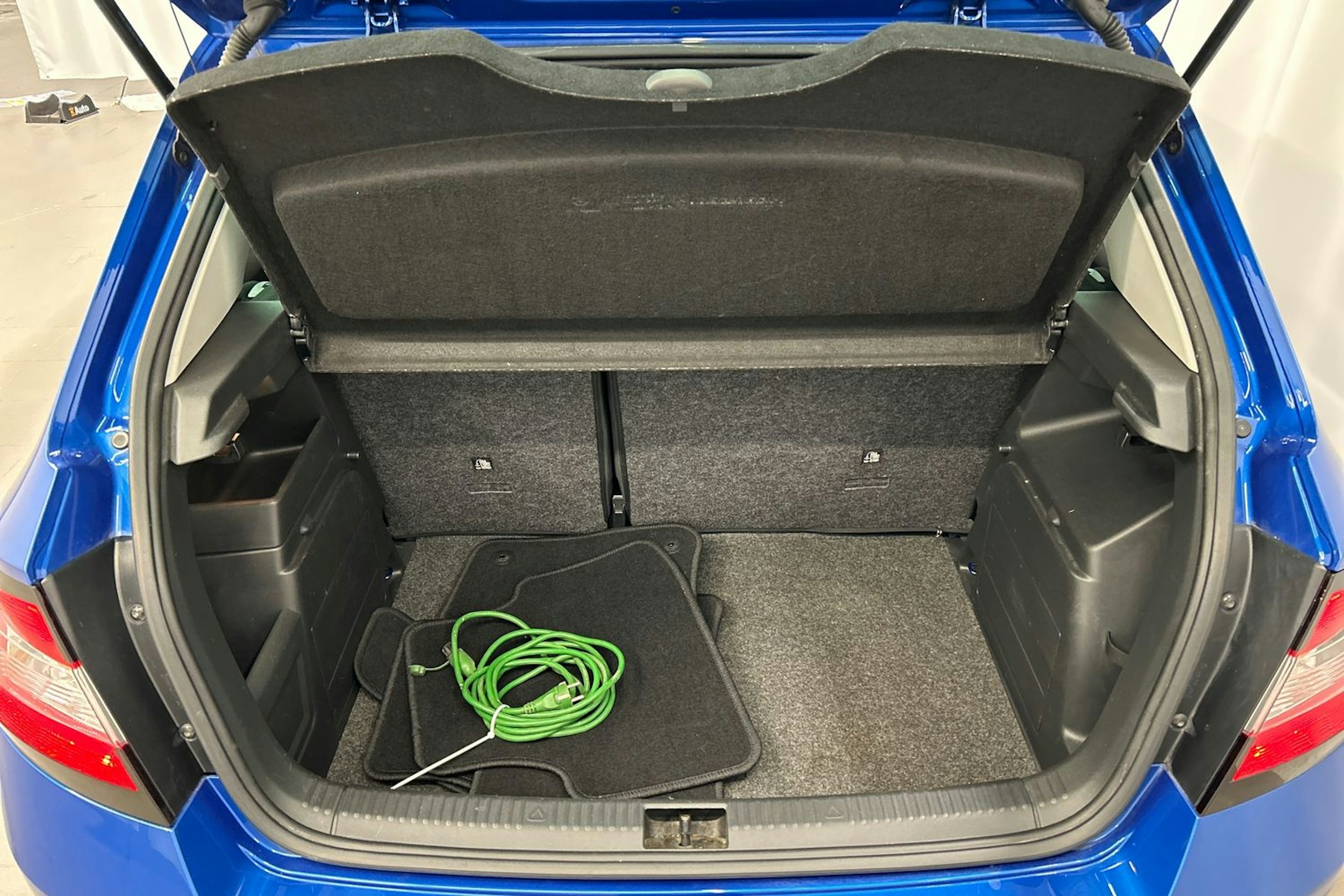 sininen Skoda Fabia 2015 kuva 16.