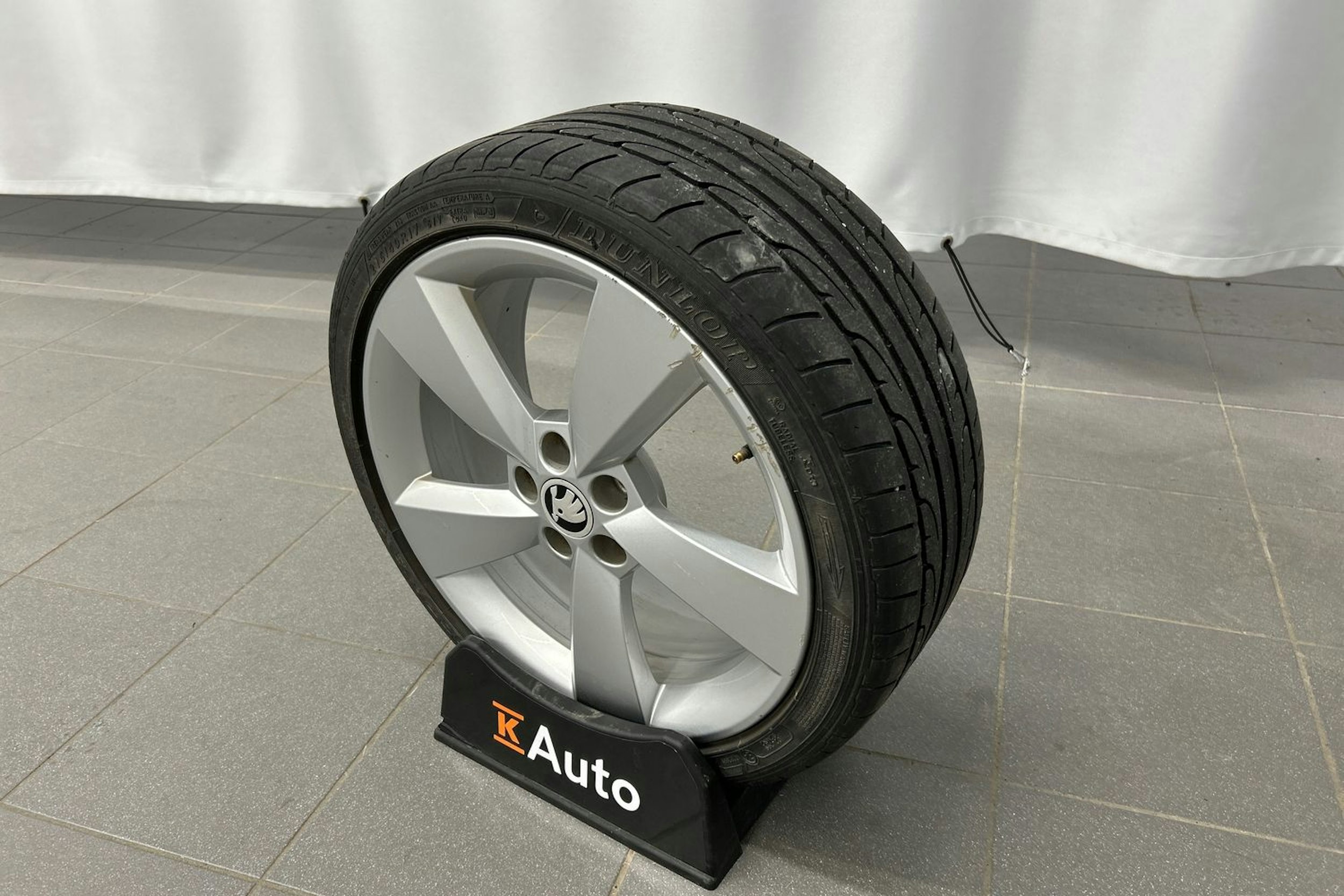 sininen Skoda Fabia 2015 kuva 17.