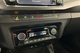 sininen Skoda Fabia 2015 kuva 26.