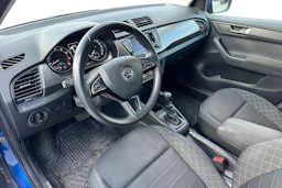 sininen Skoda Fabia 2016 kuva 3.