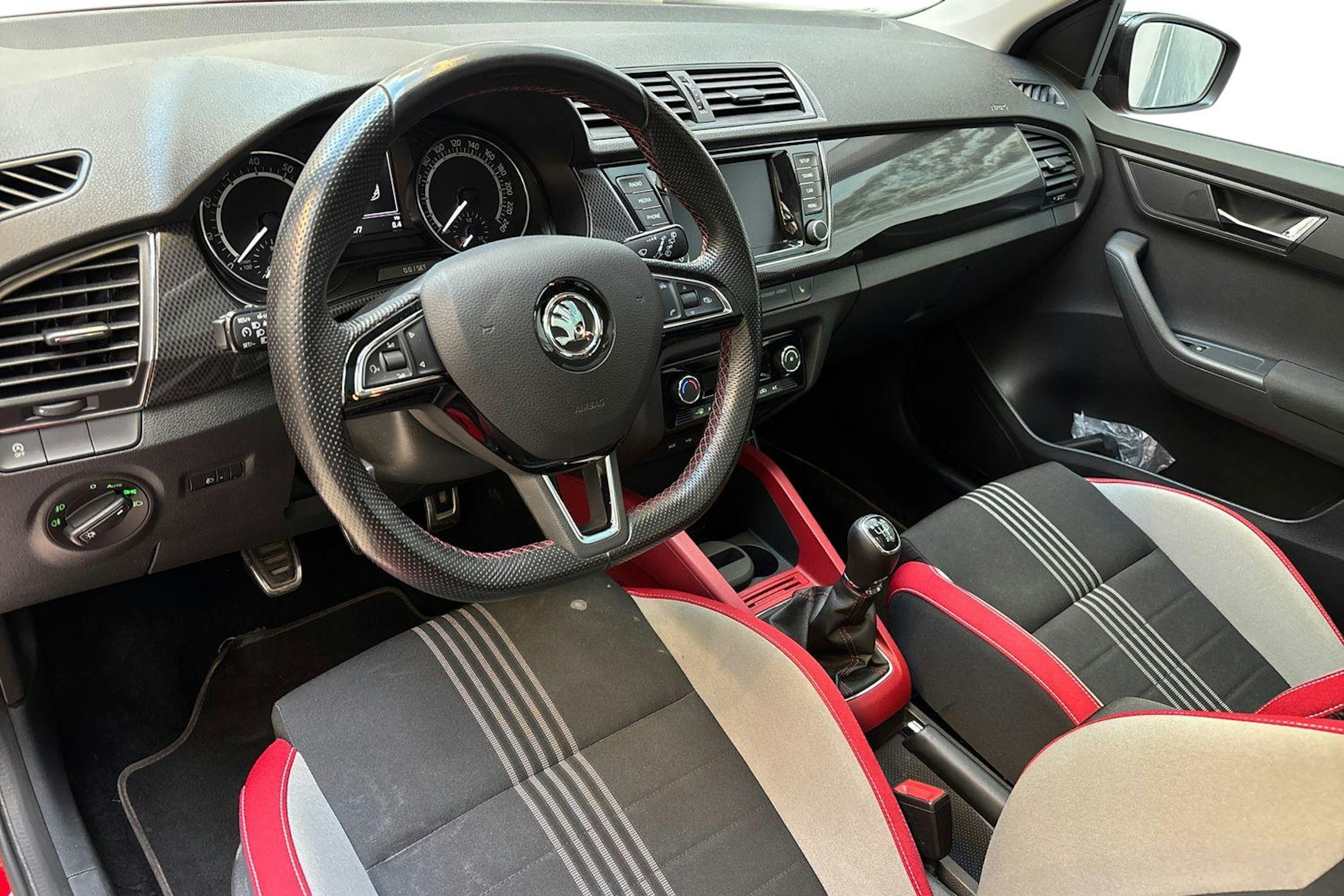punainen Skoda Fabia 2016 kuva 7.